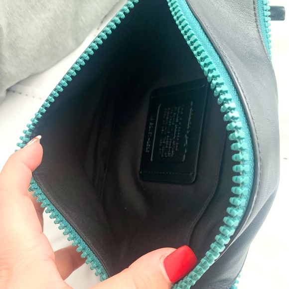 Warren BeltBag In SignatureCanvas,Rexy By Guang Yu - Picture 6 of 11